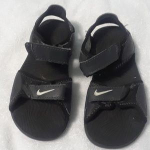 kids black nike sandals